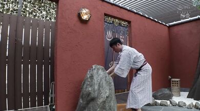 【中文字幕】中年オヤジ リレー轮奸NTR 社员旅行で酔い溃された仆のすぐ傍で矢継ぎ早にチ●ポぶち込まれ一晩中イカされ続けた新妻 小岛みなみ